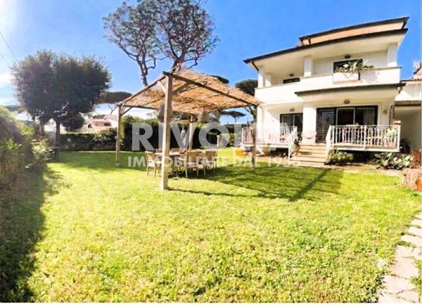 casa indipendente in vendita a Fiumicino in zona Fregene