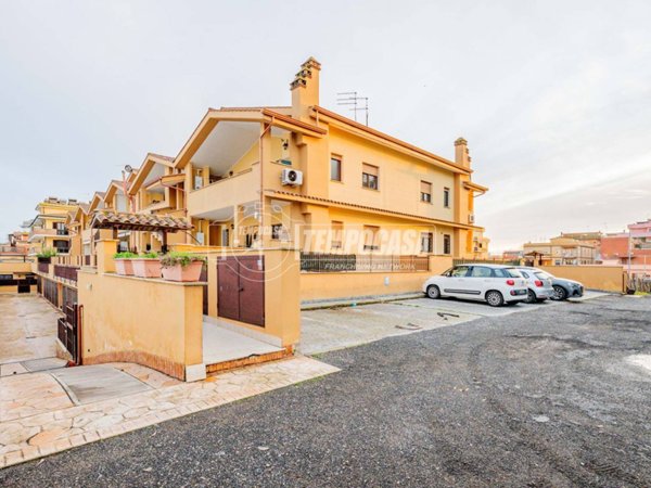 appartamento in vendita a Fiumicino in zona Passo Oscuro