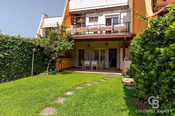 casa indipendente in vendita a Fiumicino in zona Fregene