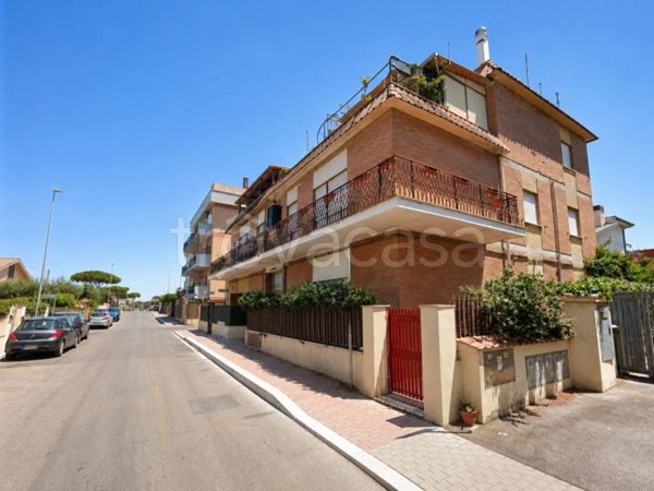 appartamento in vendita a Fiumicino in zona Passo Oscuro