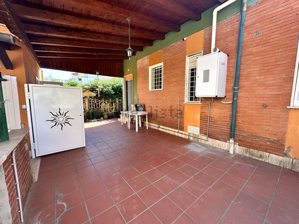 casa indipendente in vendita a Fiumicino in zona Passo Oscuro