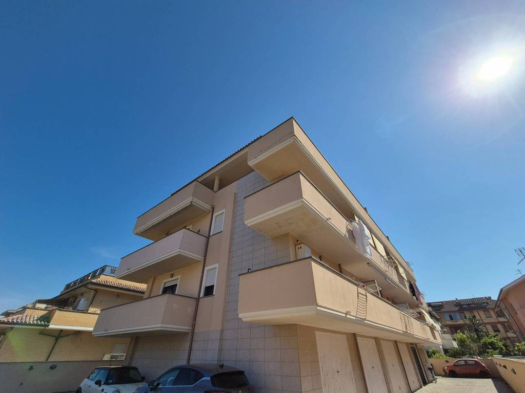 appartamento in vendita a Fiumicino in zona Isola Sacra