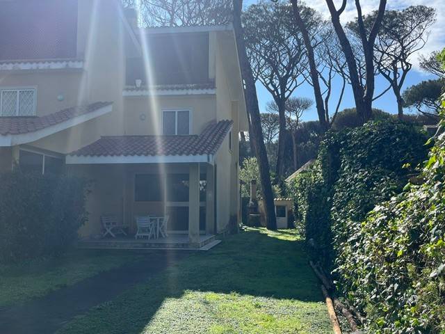 casa indipendente in vendita a Fiumicino in zona Fregene