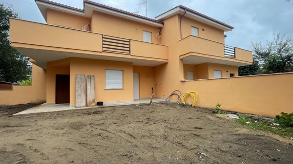 casa indipendente in vendita a Fiumicino in zona Tragliata