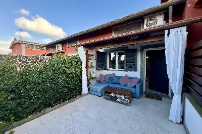 casa indipendente in vendita a Fiumicino