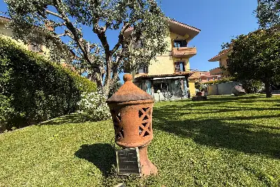 casa indipendente in vendita a Fiumicino in zona Isola Sacra