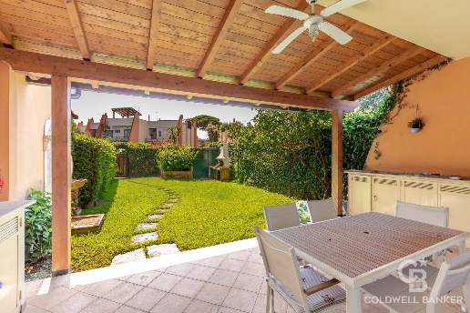 casa indipendente in vendita a Fiumicino in zona Fregene
