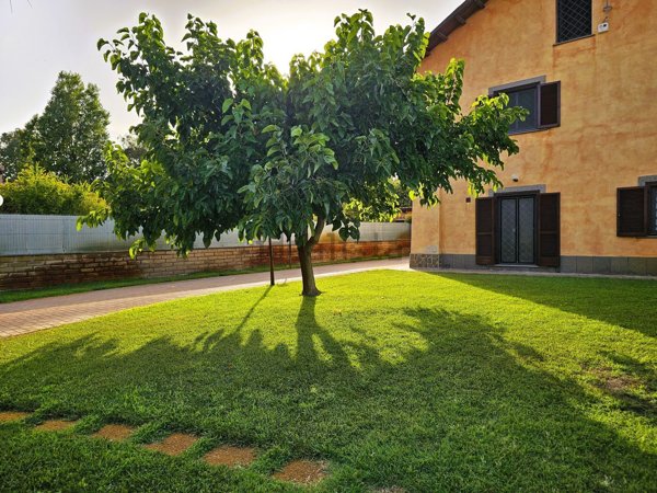 casa indipendente in vendita a Fiumicino in zona Isola Sacra