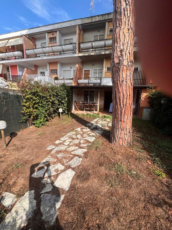 casa indipendente in vendita a Fiumicino in zona Fregene