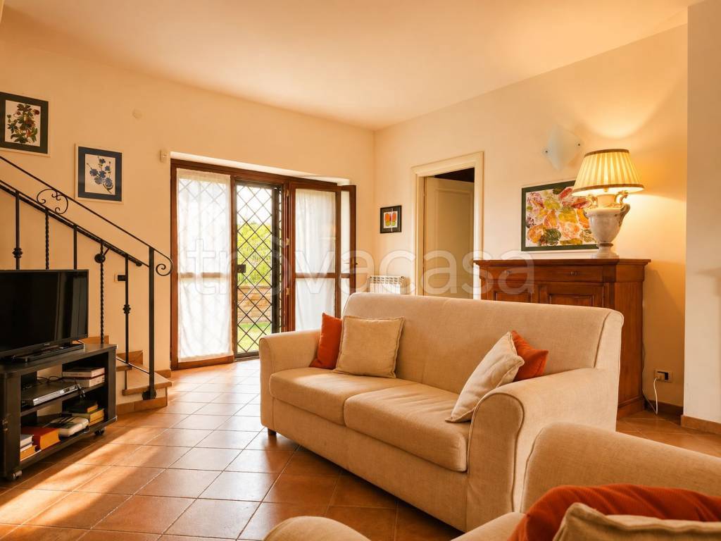 casa indipendente in vendita a Fiumicino in zona Isola Sacra