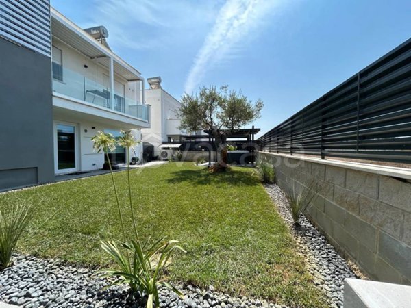 casa indipendente in vendita a Fiumicino in zona Aeroporto 