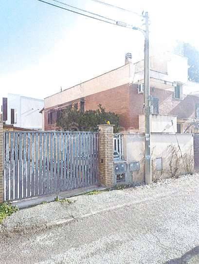 appartamento in vendita a Fiumicino in zona Isola Sacra
