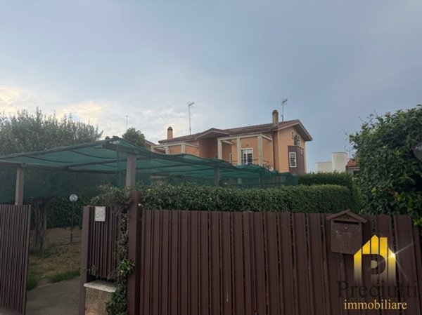 casa indipendente in vendita a Fiumicino in zona Fregene