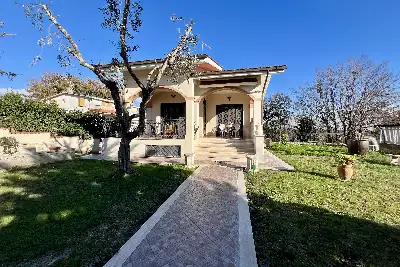 casa indipendente in vendita a Fiumicino in zona Aranova