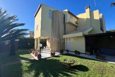 casa indipendente in vendita a Fiumicino in zona Fregene