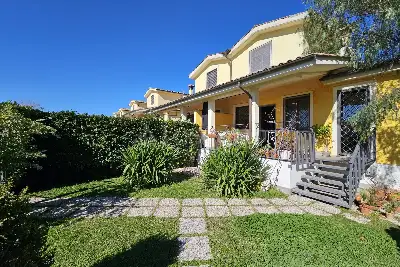 casa indipendente in vendita a Fiumicino in zona Aranova