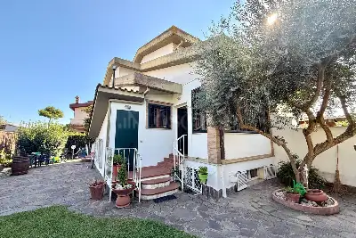 casa indipendente in vendita a Fiumicino in zona Fregene