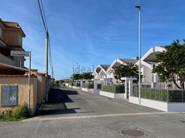 casa indipendente in vendita a Fiumicino in zona Isola Sacra