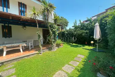 villa in vendita a Fiumicino in zona Fregene