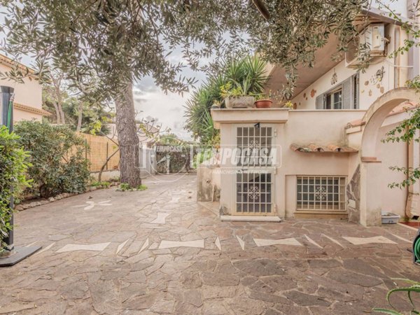 casa indipendente in vendita a Fiumicino in zona Fregene