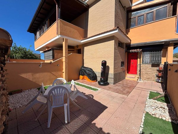 appartamento in vendita a Fiumicino in zona Isola Sacra