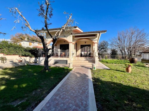 casa indipendente in vendita a Fiumicino in zona Aranova