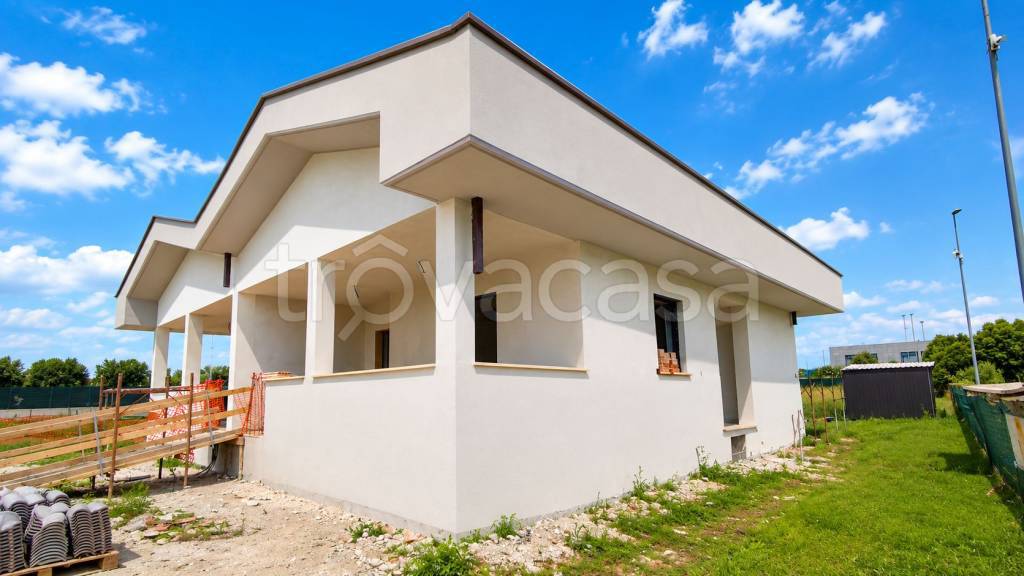 casa indipendente in vendita a Fiumicino in zona Aeroporto 