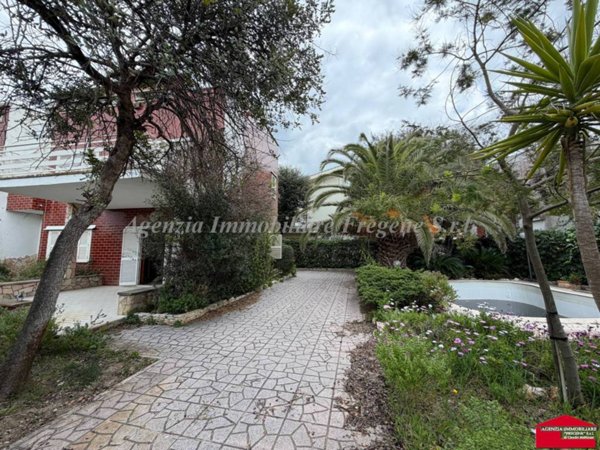 casa indipendente in vendita a Fiumicino in zona Fregene