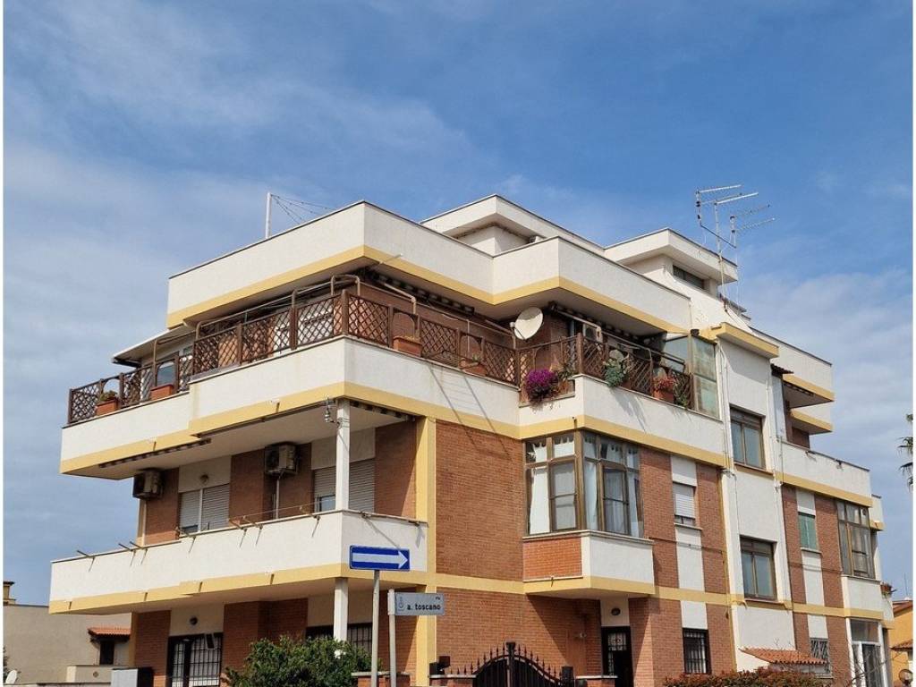 appartamento in vendita a Fiumicino in zona Isola Sacra