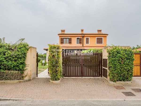 casa indipendente in vendita a Fiumicino