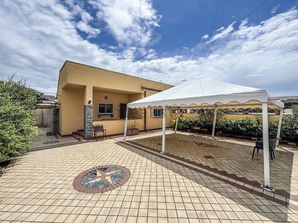 casa indipendente in vendita a Fiumicino in zona Focene