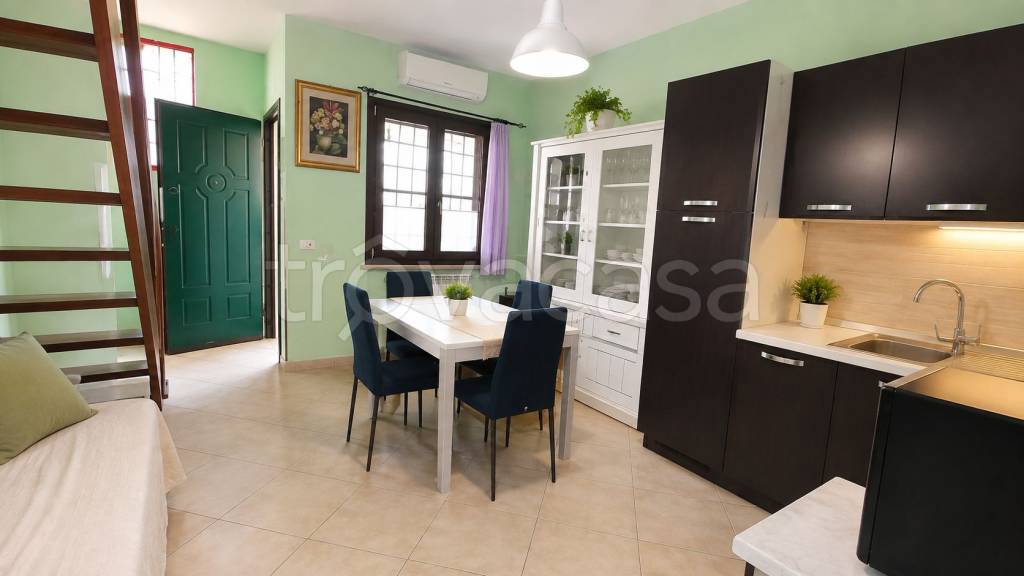casa indipendente in vendita a Fiumicino in zona Isola Sacra