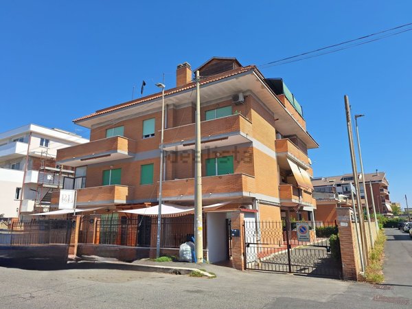 appartamento in vendita a Fiumicino in zona Isola Sacra