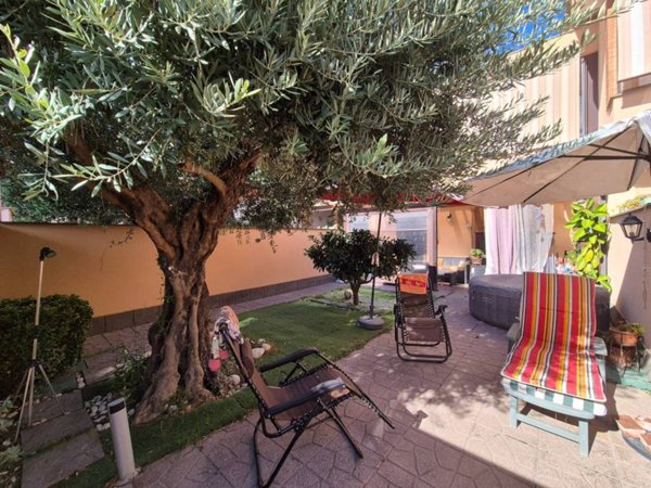 casa indipendente in vendita a Fiumicino in zona Isola Sacra