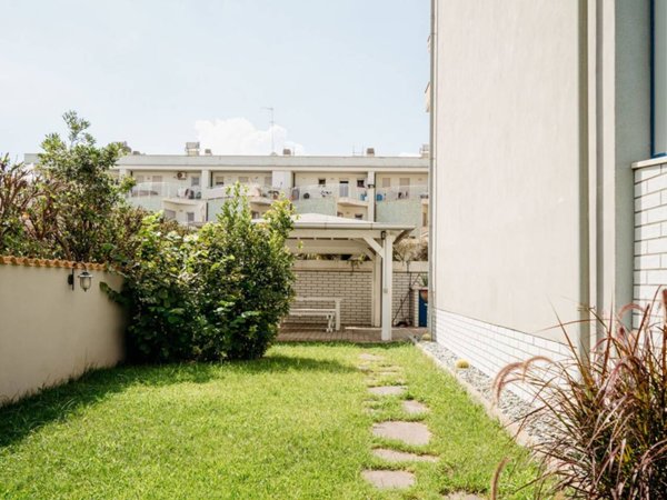 appartamento in vendita a Fiumicino in zona Isola Sacra