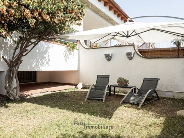 casa indipendente in vendita a Fiumicino in zona Focene