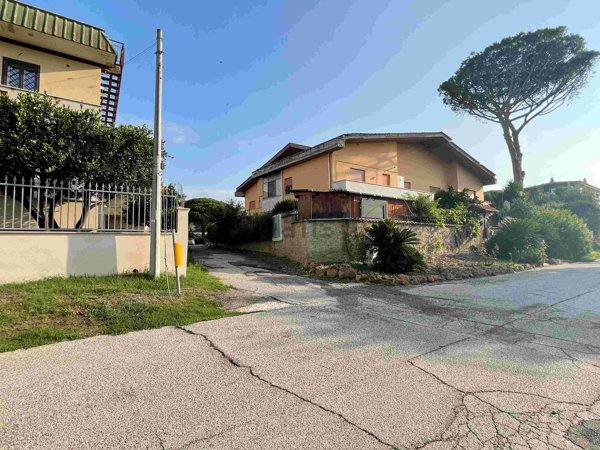 box auto in vendita a Fiumicino in zona Palidoro