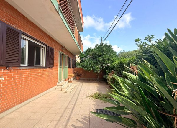 appartamento in vendita a Fiumicino in zona Isola Sacra