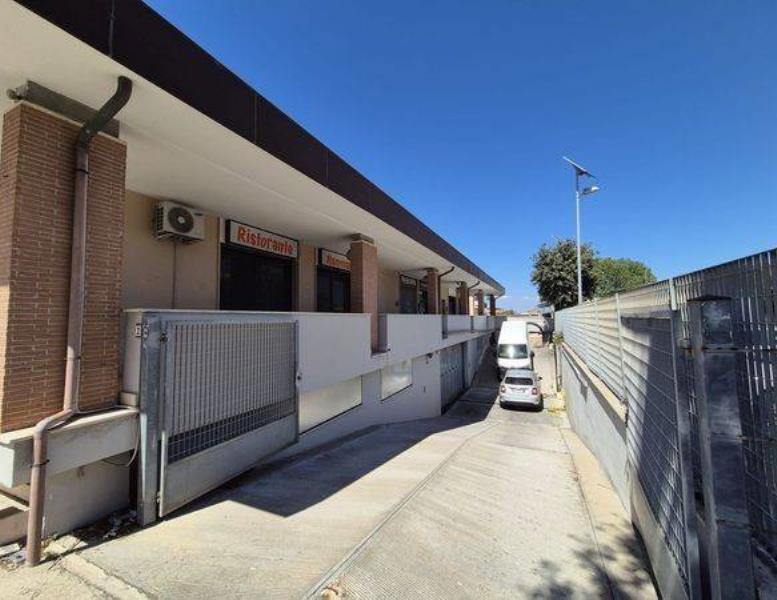 box auto in vendita a Fiumicino in zona Isola Sacra