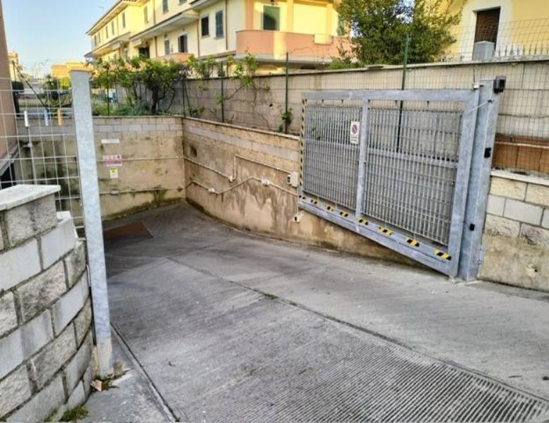 box auto in vendita a Fiumicino in zona Isola Sacra