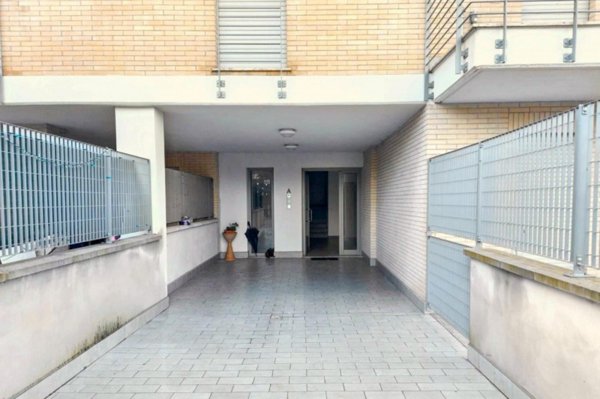 box auto in vendita a Fiumicino in zona Torrimpietra