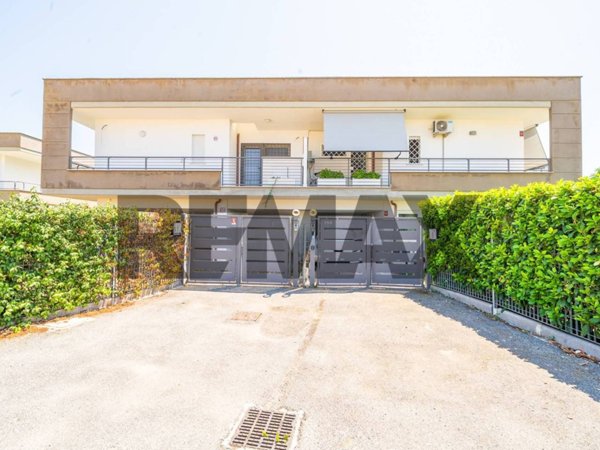 casa indipendente in vendita a Fiumicino in zona Aeroporto 