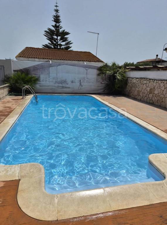 casa indipendente in vendita a Fiumicino in zona Focene