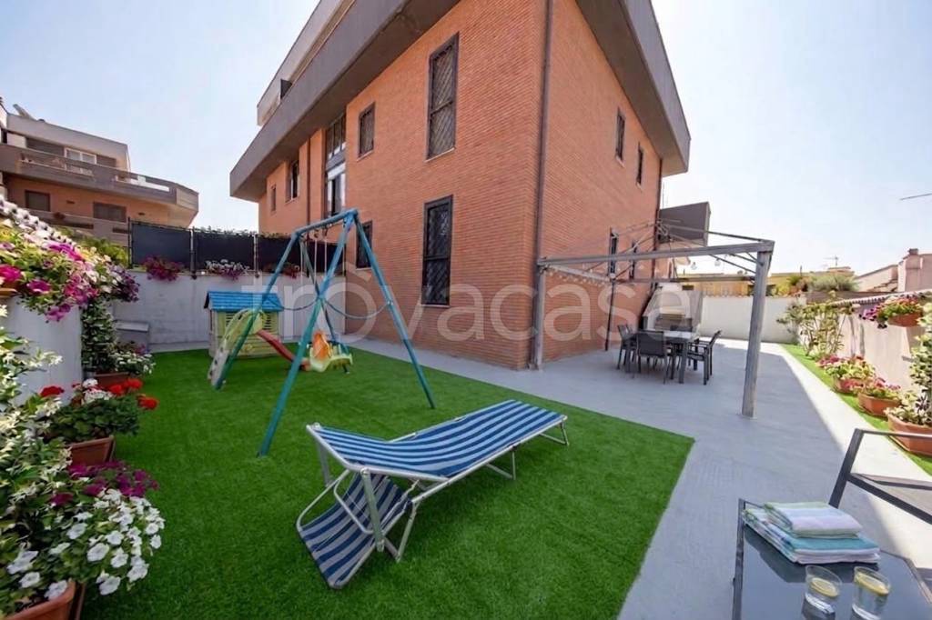 appartamento in vendita a Fiumicino in zona Isola Sacra