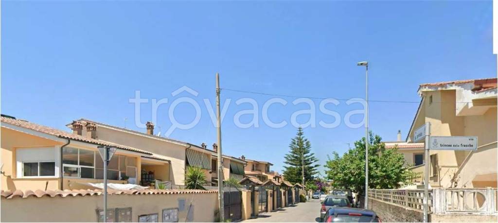 casa indipendente in vendita a Fiumicino in zona Isola Sacra