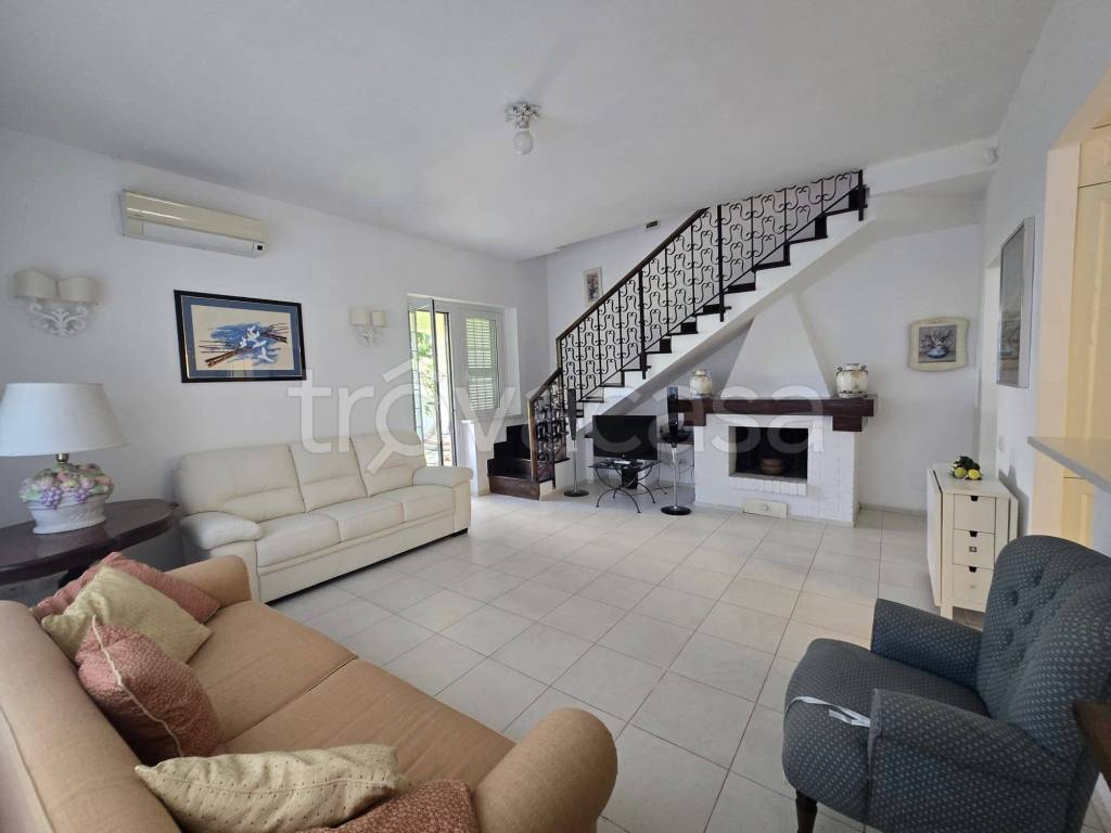 casa indipendente in vendita a Fiumicino in zona Fregene