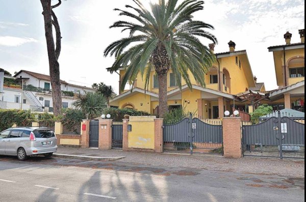 casa indipendente in vendita a Fiumicino in zona Fregene