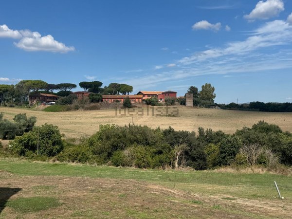 terreno in vendita a Fiumicino in zona Tragliata