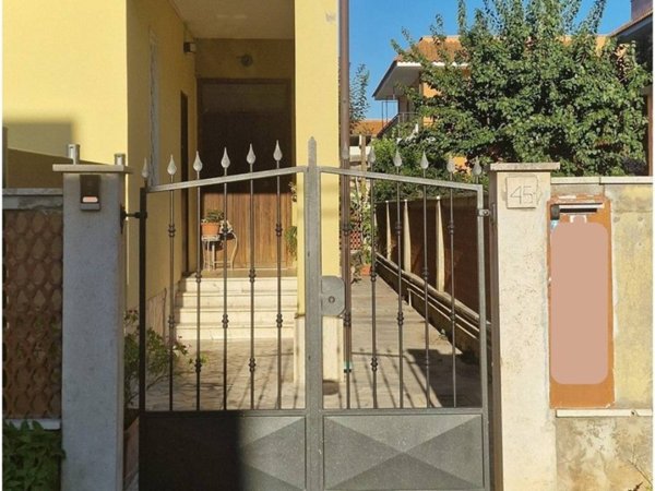appartamento in vendita a Fiumicino in zona Isola Sacra