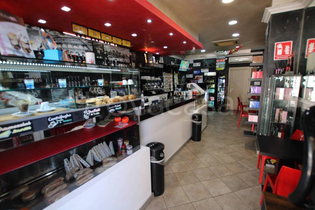 negozio in vendita a Fiumicino in zona Isola Sacra